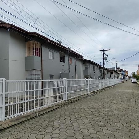Apartamento Ubatuba - Praia Grande - 200M Da Praia Eksteriør billede